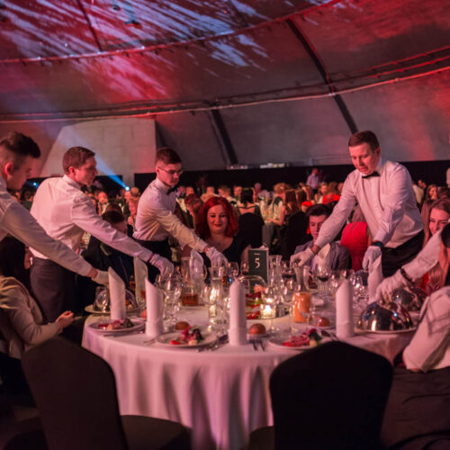 lajkonik-gala-firmowa-alvernia-planet-2018-obsluga-kelnerska