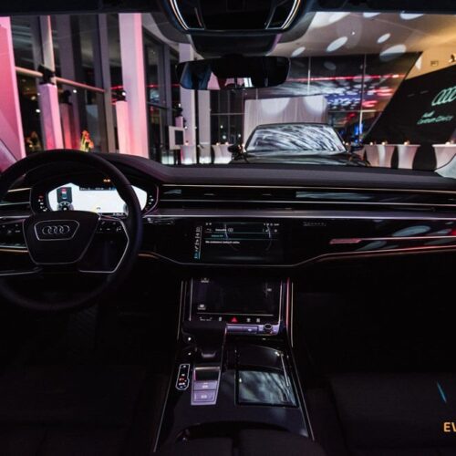 premiera-samochodu-lellek-audi-a8-18