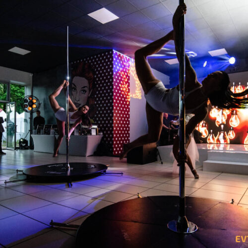 escort-cars-impreza-otwarcia-2019-artystyczny-wystep-pool-dance-z-tancem-na-rurze