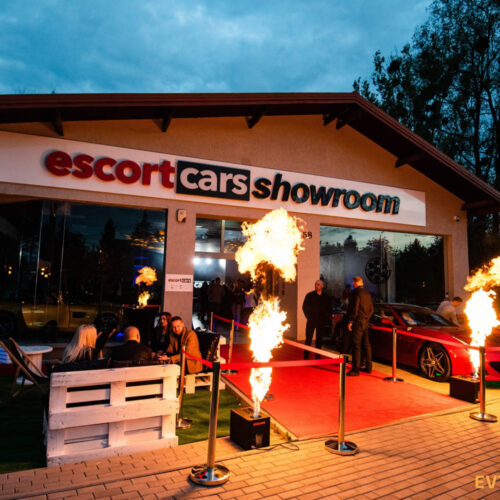 escort-cars-impreza-otwarcia-2019-wejscie-z-ogniem-zdjecie-wieczorem