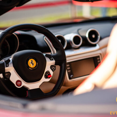 escort-cars-impreza-otwarcia-2019-wnetrze-ferrari